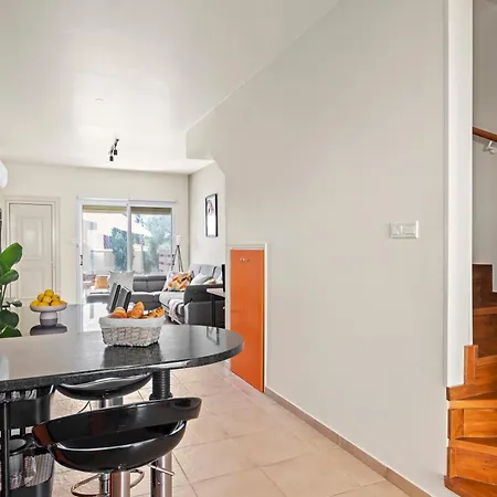 Orange Bliss Townhouse By Nomads Peyia