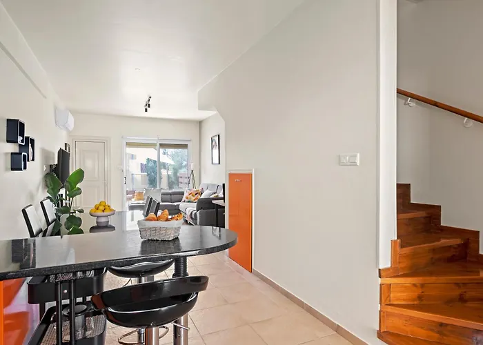 Orange Bliss Townhouse By Nomads Peyia